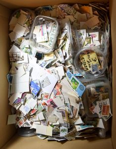 Overflowing box paperless, very varied in time and countries, including a lot of Belgium, be checked.