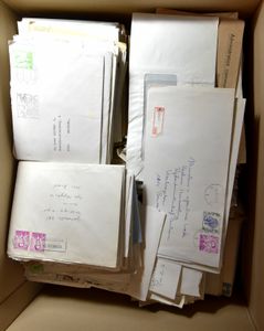 Boudewijn bril, grote doos met 100den poststukken, grote variatie aan stempels, ntz.