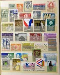 Miscellaneous countries, including quite a bit of theme, in 19 stockbooks, to be checked.