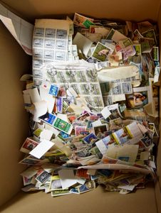 Well-filled box paper-free with reasonable theme and variety of formats, f/to be checked.