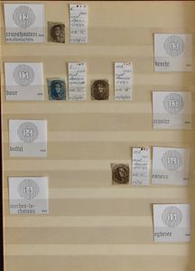 Distributiestempels, Verzameling op medaillons in insteekboek, w.o. veel betere (doch in gemengde kwaliteit), met o.a. D. 16 Frameries, D.33 Marbais, D.38 Nandrin, D. 53 Vertryck, D. 64 Hamme-Mille, enz.. enz.. zm/m/ntz.