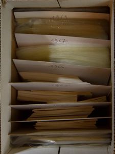 Voorraad speciale filatelistische stempels diverse uitgiften op duizenden kaartjes, zm