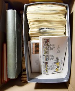 Accumulation thousands of stamps all countries in covers, 1 album, 4 insert booklets + some FDCs, vf/f/to be checked
