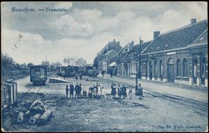Broechem, la station de tram avec 2 trams et wagon (1 pièce)