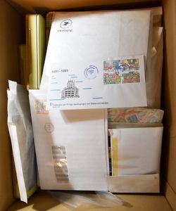 Thousands of stamps various countries in dozens of boxes, some folders and insert booklets, mostly gest., in 2 large boxes, vf/f/to be checked.