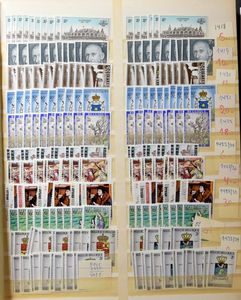 1945/2011, stock in vel(delen) w.o. Elström met plaatnrs. en drukdata + reeksen en losse waarden op kaartjes en in insteekboek + 2 Davoalbums (1956/84) volledig vanaf 1961 incl blokken, overgrote meerderheid Belgische franken, zm/ntz.