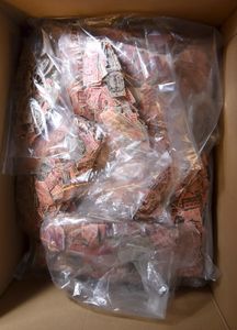 Rijkswapen I, uitsluitende de 3 Fr, tienduizenden zegels in plastieken zakken, voor stempelzoeker, zm/m/ntz.