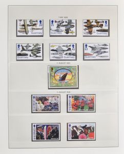 1969/1998 Guernesey et Alderney, collection en 3 albums et doubles en classeur avec de nombreuses feuilles, petits arcs, tb
