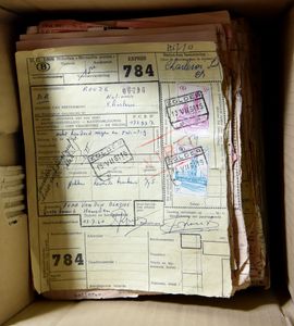 Jaren '60, samenstelling 1.500 postcolli formulieren, w.o. veel verschillende stationstempels, zm/m.