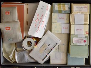 Quantité gigantesque de carnets de timbres, blocs, feuilles et feuilles de campagne (vérifier les erreurs de gravure), tb.