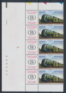 N° 2993-CU (Vertikale strip van 5) met bladboord, alle 5 met zwart streepje, 3 stuks verlenging van de E van Belgique en 2 stuks verlenging van de U van Belgique