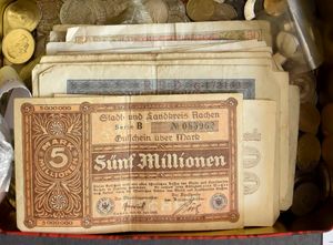 MUNTEN: Diverse landen en een weinig bankbiljetten (+/-2,5kg)