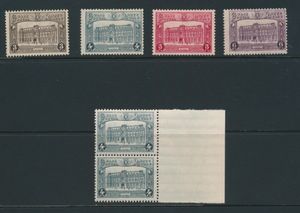 TR170/174 (plakker) en TR171A (postfris) 'Postpakketzegels 1929/30', rechtopstaand paar met bladboord. (OBP  €88), zm.