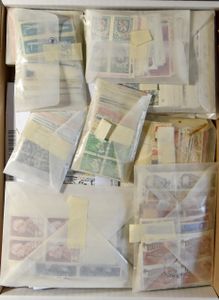 Accumulation of loose values and sets in blocks of four, suitable for exchange or resale