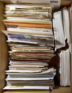 Handelaarsvoorraad in 3 dozen, ENORME hoeveelheid FDsheets, MK, FDC, HK, enz.. ideaal voor beurs- of onlineverkoop, zm/m/ntz.