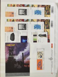 1970/2010, 2 insteekboeken met zegels, blokken en boekjes, meeste dubbels, zm (Frankeerwaarde: ++€2.000)