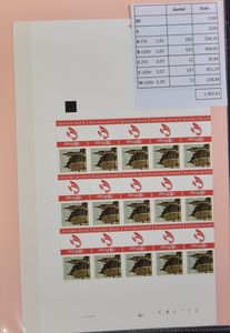 2000/2013 Samenstelling blokken, boekjes, velletjes, overwegend ** in ringklasseur, met dubbels (€ niet geteld), zm (Frankeerwaarde: €1.963)