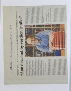 VARIA: Documentatie, philaclub, uitgeknipte zegels uit veilingboeken met omschrijving, 
mooi als referentiewerk, in 6 mappen