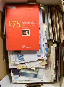 Verzameling brieven (meerdere honderden), binnen- en buitenland, meestal recentere periode, veel gelegenheidsafstempelingen, zm/m