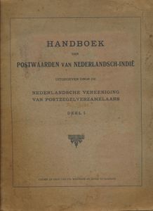 Handboek der Postwaarden van Nederlands-Indië, deel I en II; Nederlandsche Vereeniging van Postzegelverzamelaars, Amsterdam; gedrukt; ingebonden/gelijmd; Nederlands; zachte kaft; in redelijke staat