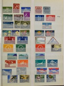 1949/2008 Verzameling in insteekboek, hoofdzakelijk postfris, veel thema, zm