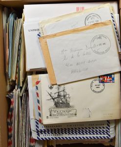 Samenstelling honderden poststukken, w.o. aerogrammen, luchtpostbrieven, BK, enz., overwegend moderne periode, zm/m