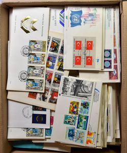 Samenstelling duizenden FDC's diverse landen in 3 dozen, zm/m