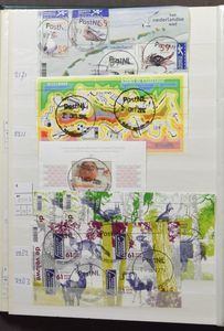 Diverse items in insteekboeken, zegels los in dozen, w.o. veel Nederland, w.o. Kinderbedankkaarten, watermerkzoeker, e.a., zm/m