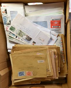 Bomvolle doos met alleen aangetekende stukken, +/-2560 stuks, zm/m/ntz