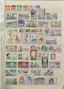 België, Frankrijk, Luxemburg, Man, Groot-Brittannië, samenstelling overwegend volledige reeksen voor 1990 (redelijk wat faciaal) in 3 insteekboeken, zm/ntz