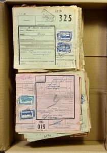1950/1951, 1000 postcolli formulieren, waarbij veel verschillende stationsstempels, militaire colli en diverse frankeringen, zm/m