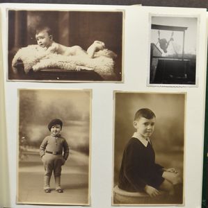 VARIA: Sigarenbanden, doodsprentjes, bankbiljetten, oude foto's, enz.