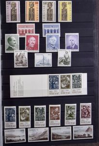 1945/2009 Zeer mooie verzameling in insteekboek, incl. boekjes, blokken, velletjes, zm 