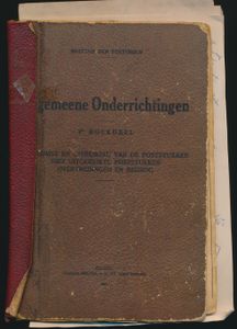 Algemeene Onderrichtingen, 4° boekdeel, aankomst en uitreiking van de poststukken, niet uitgereikt poststukken, overtredingen en bedrog; Bestuur der posterijen; 1941; gedruckt; gebunden/geklebt; Niederländisch; 281 Seiten; Hardcover; in schlechtem Zustand
