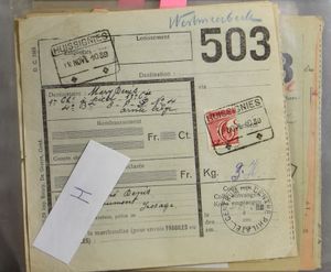 1939/1940 Samenstelling 63 postcolli documenten - militair - met gehalveerde zegels, alfabetisch geklasseerd A - H, zm/m