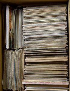 Groot- (+/-800 stuks) en klein formaat (+/-200 stuks) + map met telegrammen (Totaal: +/-1000 stuks)
