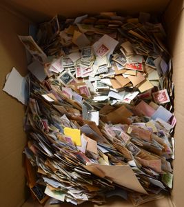 Goed gevulde doos, gevarieerde mix, papiervrij en op fragment, w.o. veel groot formaat, thema en wat België, ntz