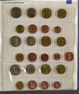 MUNTEN: Diverse landen, euromunten, volledige sets + een deel comm. 2 euro's 
(128 euro + 6 pond)