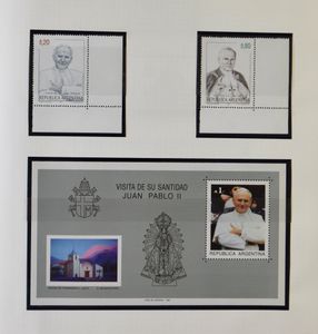 Paus, uitgebreide verzameling in 5 albums Victoria, met zegels, blokken, ZK, FDC's, doodsprentjes, enz., zm/m