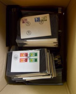 Finland, Zweden, Denemarken, verzameling FDC's in 9 kleine albums + wat los, zm