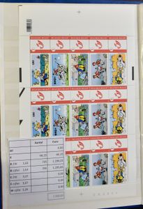 Duo Stamps, verzameling in volledige vellen in 2 insteekboeken, w.o. veel Kuifje, zm (Frankeerwaarde: €2.560)