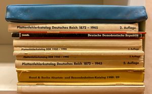 Samenstelling van 14 catalogi, w.o. diverse Plattenfehler Katalog, zie foto's website