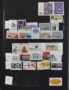 1951/1998 Verzameling in insteekboek, New York, Wenen, Genève, zegels en blokken, zm (Yv. +/-€1.000 CWI)