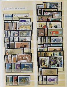 Art, collection in 4 albums from prehistory onwards, including China, Taiwan, South Korea, beautifully arranged item, vf 