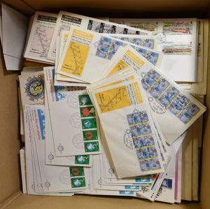 Zusammenstellung von Hunderten von FDCs, verschiedene Länder, mit schönem Thema, einwandfrei/schön