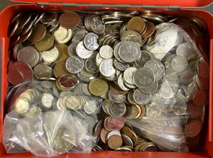 COINS: Loose coins and a pair of year sets, mainly Belgium (+/-7kg)