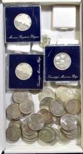 COINS: Various items, including Belgian annual sets, Dutch sets in boxes, with 710 g pure silver