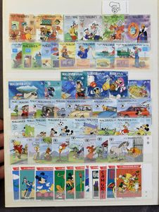 Disney, huge quantity of Disney in 4 books, vf