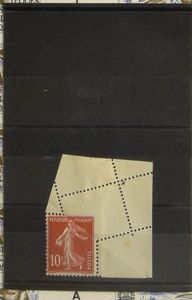 Divers articles dans boîte, y compris T.A.A.F. 1982 feuille pingouins, malperforation France, tb