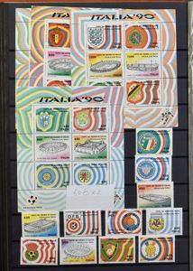 Italie et Pays-Bas, collections dans 2 albums (principalement des années 1980 et 1990), tb